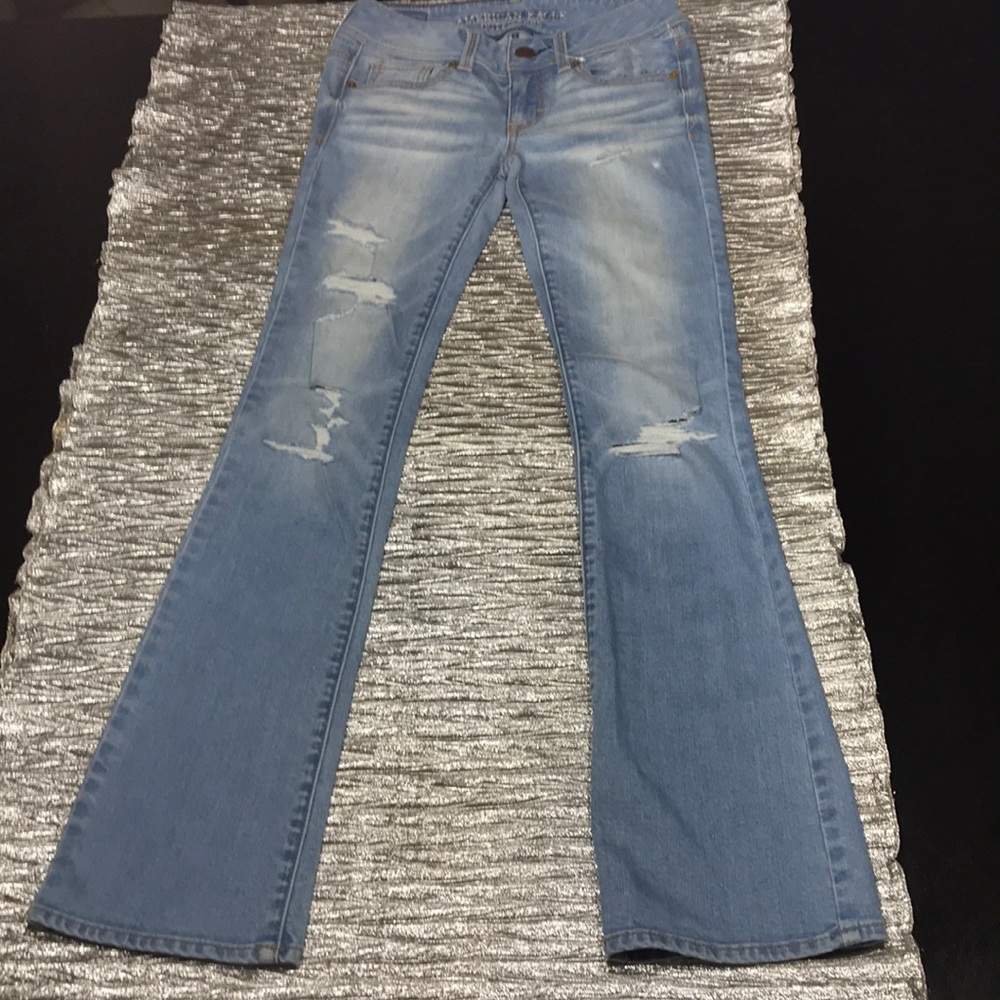 American Eagle distressed blue jeans